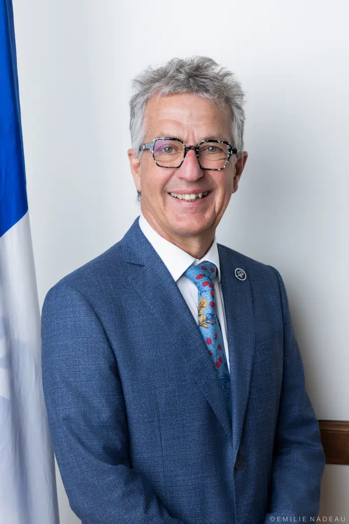 Daniel Bernard, ministre délégué à l’Économie et aux Petites et Moyennes Entreprises